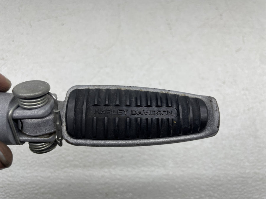 06-07 HARLEY-DAVIDSON STREET ROD VRSCR FRONT FOOT RESTS PEGS STEPS SET PAIR