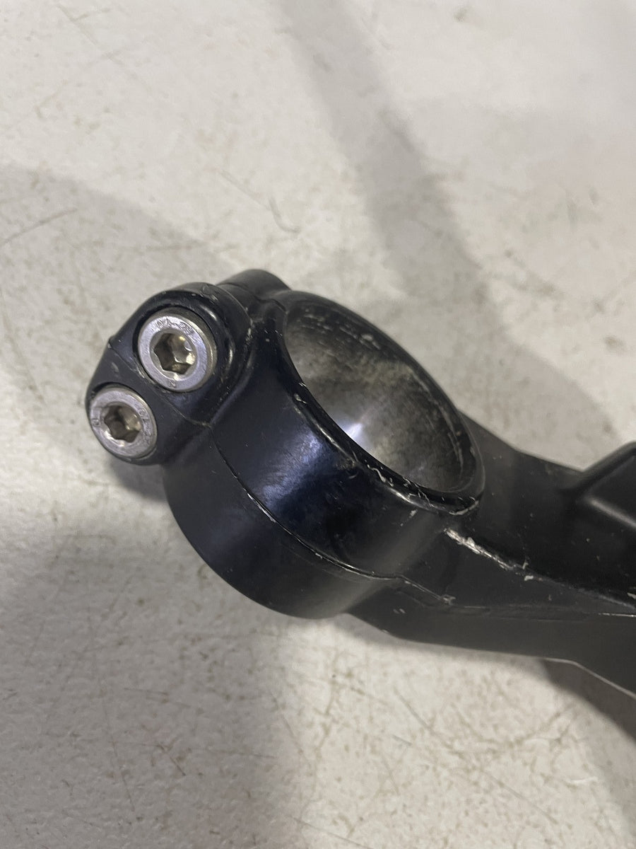 03 04 TRIUMPH DAYTONA 600 FRONT FORKS CLAMP LOWER TRIPLE TREE STEM