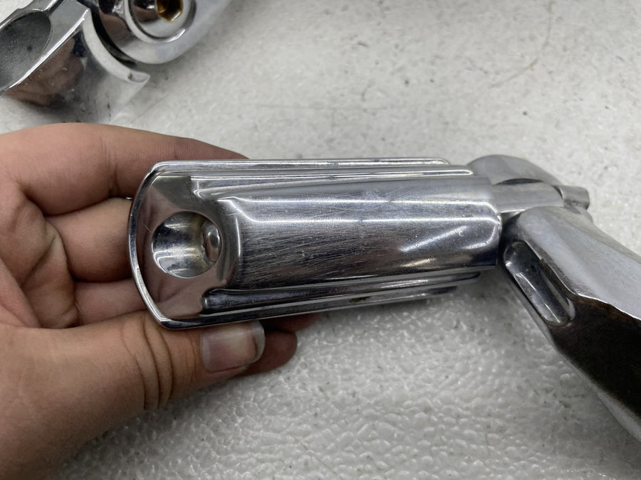 17-23 HARLEY-DAVIDSON ELECTRA GLIDE ULTRA LIMITED FRONT HIGHWAY FOOTPEGS PAIR