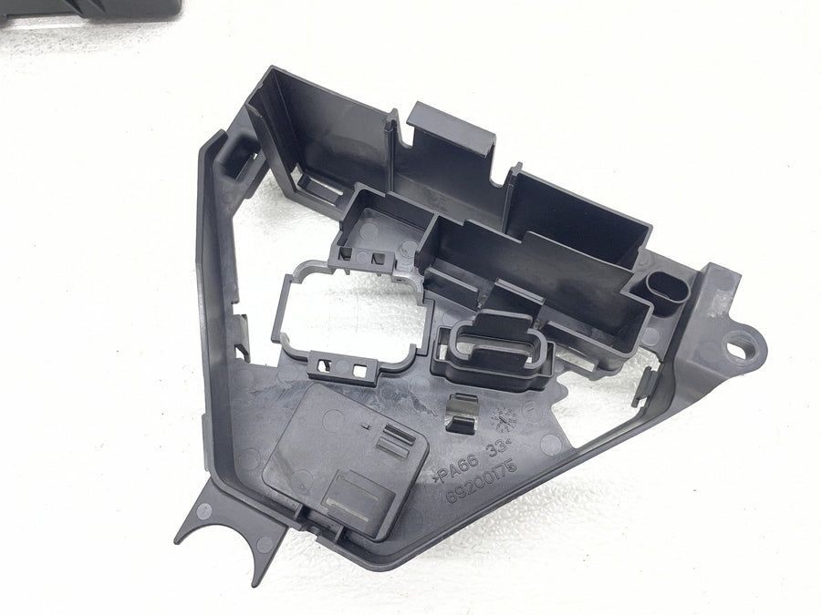 17-23 HARLEY-DAVIDSON ELECTRA GLIDE ULTRA LIMITED FLHTK BATTERY TRAY BOX HOLDER