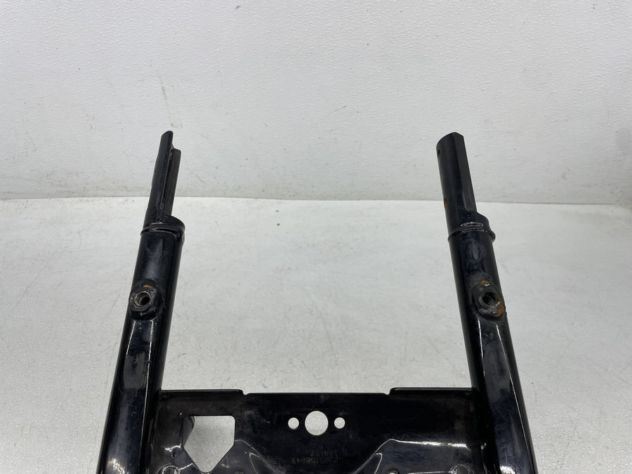 07-11 HARLEY-DAVIDSON ROAD KING CLASSIC FLHRC REAR BACK FENDER SUPPORT SUBFRAME