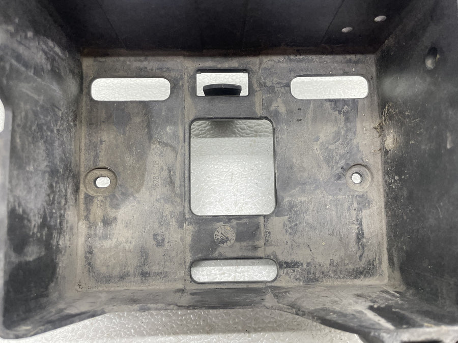 07-11 HARLEY-DAVIDSON STREET GLIDE FLHX BATTERY TRAY BOX HOLDER