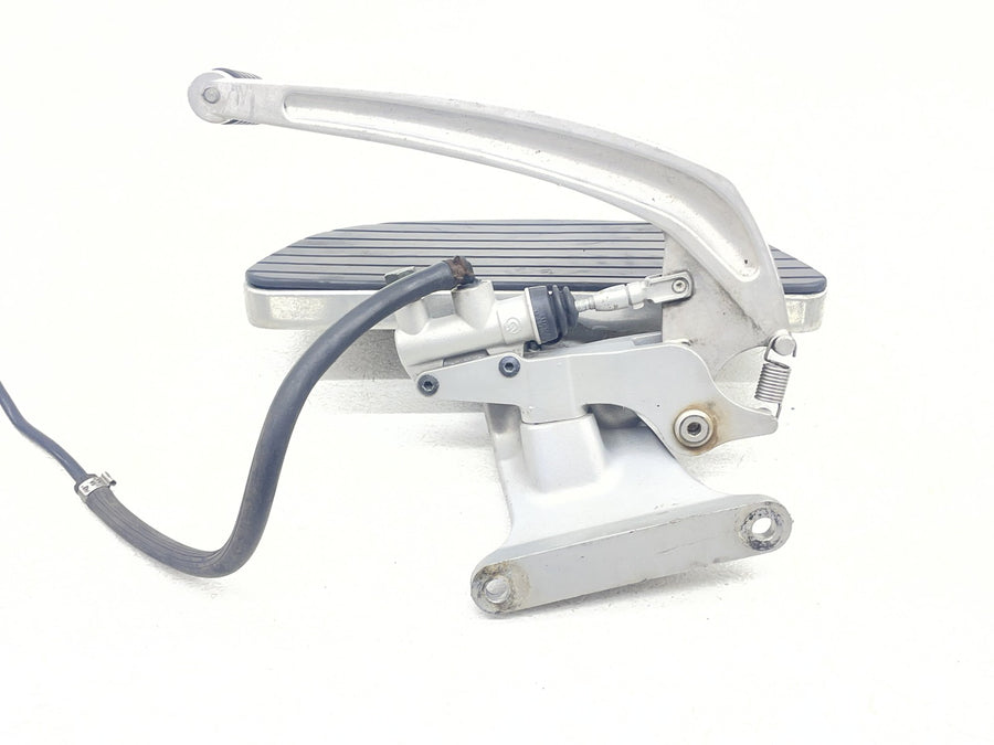 04-06 VICTORY KINGPIN RIGHT FRONT FOOT REST BOARD BREMBO REAR BRAKE MASTER
