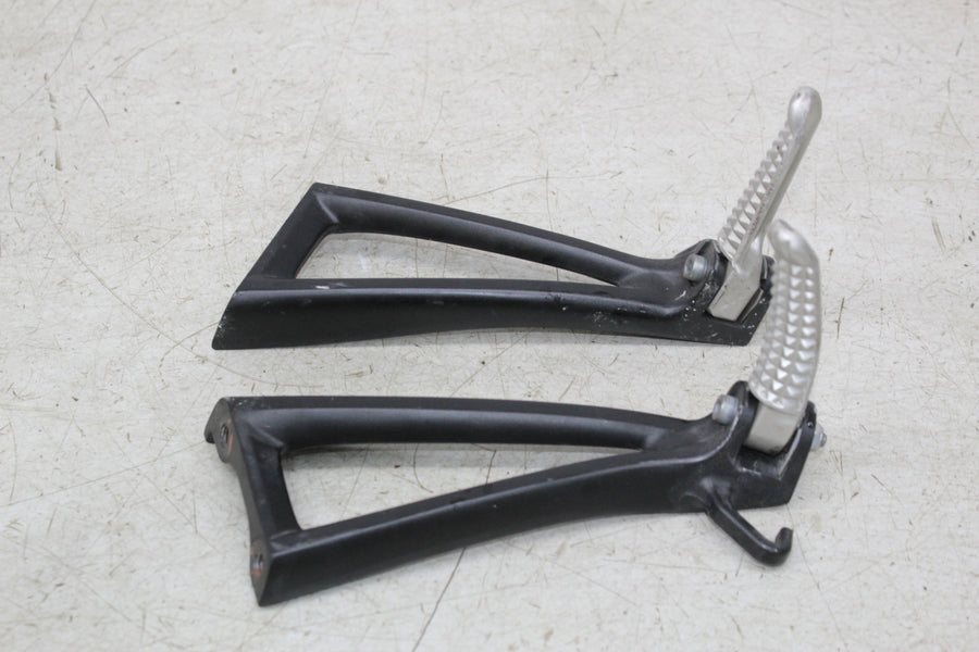 08-16 YAMAHA YZF R6 RIGHT LEFT REAR BACK PASSENGER PEGS STEPS PAIR (SEE DESCP)
