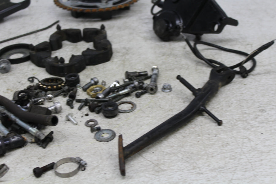 05 SUZUKI GSXR600 PARTS AND HARDWARE NUTS BOLTS HUB COVER UPPER TREE STAND MOUNT