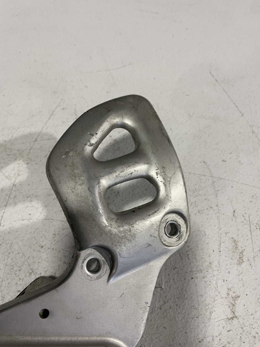 99-07 SUZUKI HAYABUSA RIGHT REARSET REAR SET DRIVER FOOT PEG REST STOP