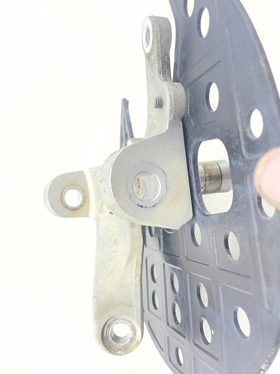 06-09 SUZUKI QUADRACER 450 LTR450 2X4 FRONT LEFT STEERING KNUCKLE SPINDLE
