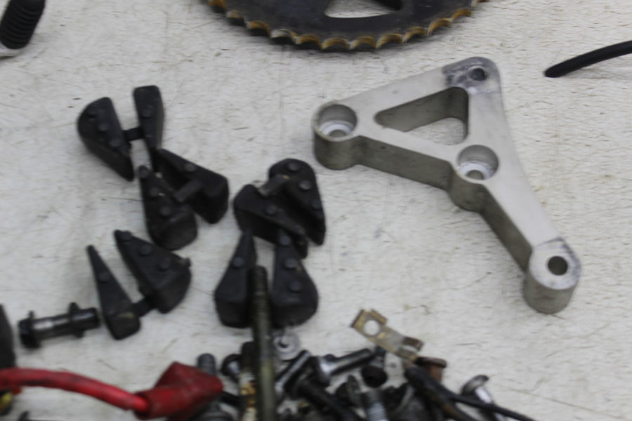 03-05 YAMAHA YZF R6 PARTS HARDWARE SPROCKET TANK BOTTLE SHIFTER MOUNT
