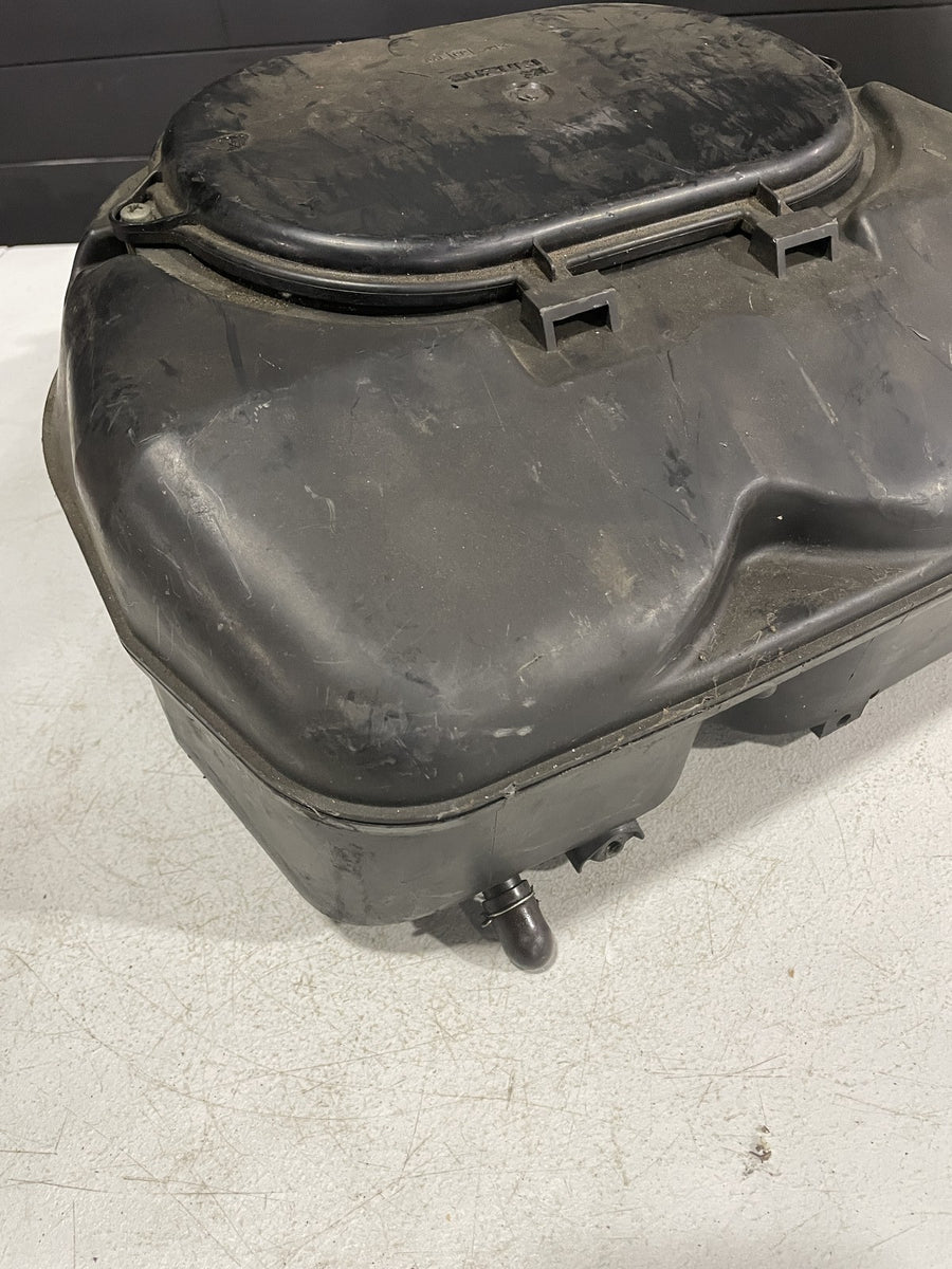 1997 SUZUKI GSXR600 SRAD AIRBOX AIR INTAKE FILTER BOX 13700-34E50