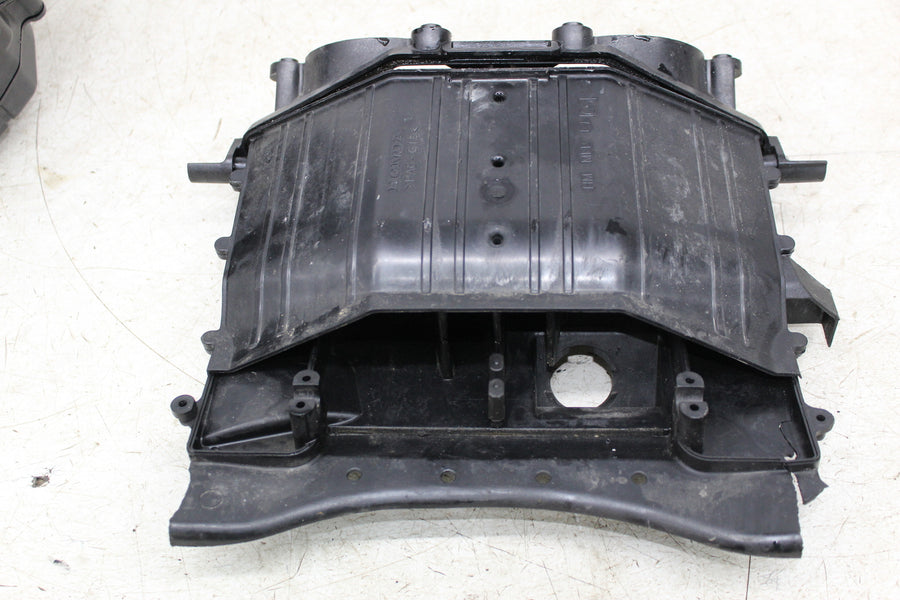04-05 HONDA CBR1000RR AIRBOX AIR INTAKE FILTER BOX FRONT DUCT (SEE DESCP)