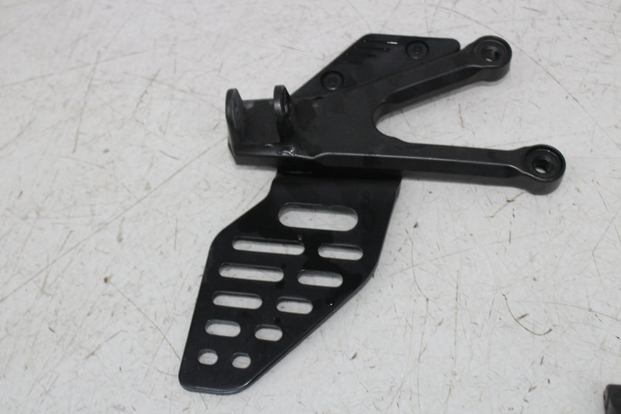 17-20 YAMAHA YZF R6 LEFT REARSET REAR SET FOOT PEG BRACKET MOUNT W SHIFTER
