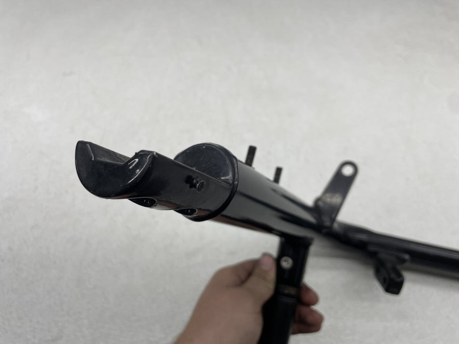 06-07 HARLEY-DAVIDSON STREET ROD VRSCR LEFT LOWER FRAME RAIL SUPPORT BRACKET