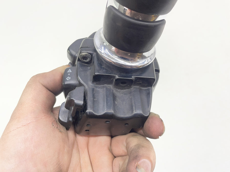 07-11 HARLEY-DAVIDSON STREET GLIDE FLHX RIGHT CONTROL SWITCH