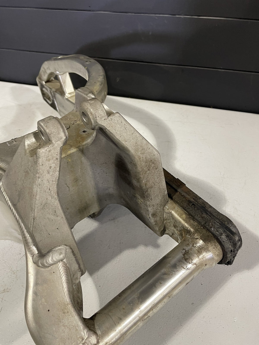 06-07 HONDA CBR1000RR REAR SWINGARM BACK SUSPENSION SWING ARM 52200-MEL-D30