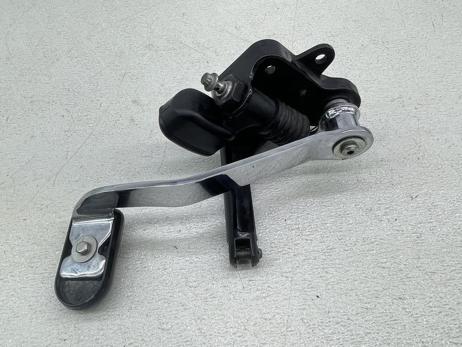 07-09 HARLEY-DAVIDSON SOFTAIL NIGHT TRAIN FXSTB REAR BRAKE MASTER CYLINDER MOUNT