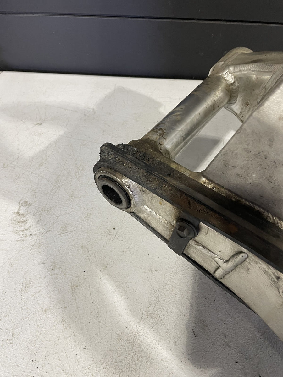 06-07 HONDA CBR1000RR REAR SWINGARM BACK SUSPENSION SWING ARM 52200-MEL-D30