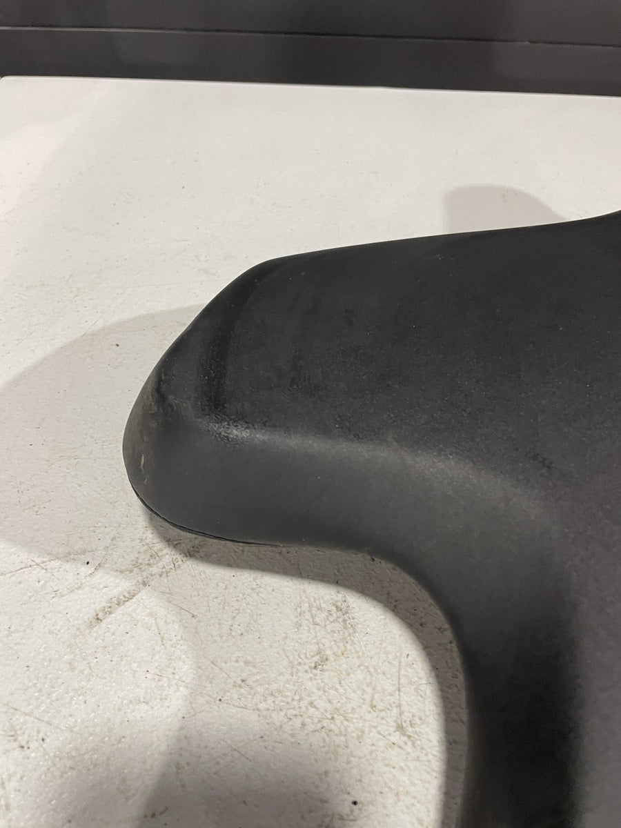 08-16 YAMAHA YZF R6 FRONT DRIVERS SEAT PAD SADDLE PILLION 13S-24710-00-00