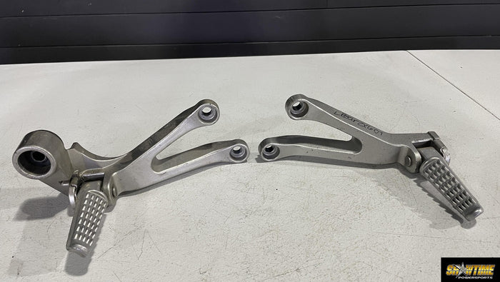 00-02 KAWASAKI NINJA ZX6R REAR BACK PASSENGER PEG SET PAIR