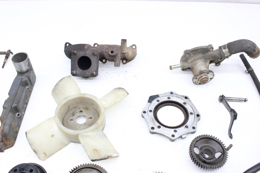 04-10 KUBOTA RTV900 ENGINE MOTOR PARTS HARDWARE GEAR SEAL FAN COVER PUMP PULLEY