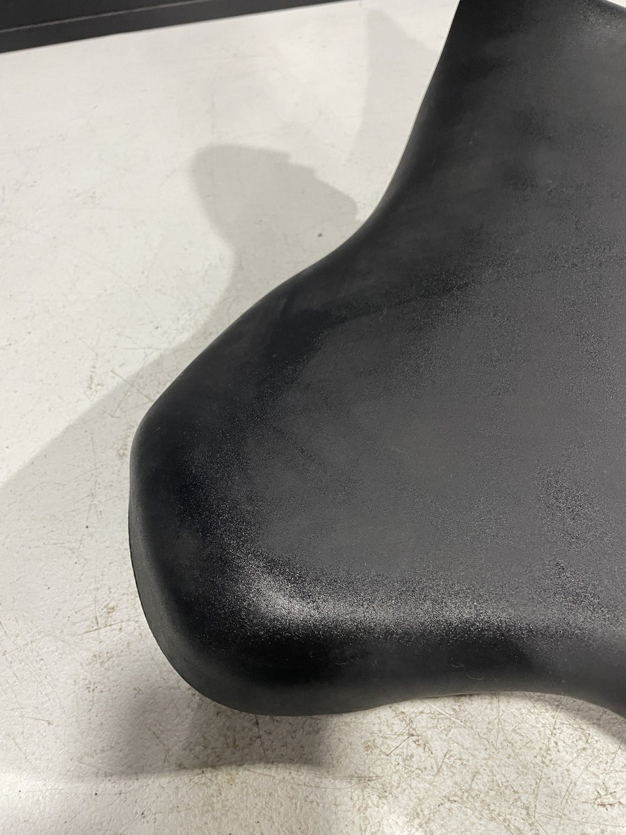 06-07 YAMAHA YZF R6 FRONT DRIVERS SEAT PAD SADDLE PILLION