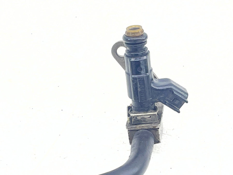 04-06 VICTORY KINGPIN MAIN PRIMARY GAS FUEL INJECTORS RAIL 2520207