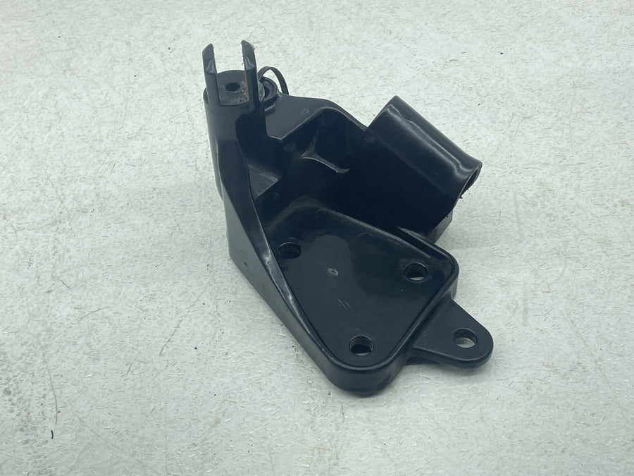 00-06 HARLEY-DAVIDSON SOFTAIL FXST FRONT FOOT RESTS PEG MOUNT BRACKET