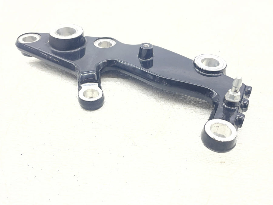 25-26 HARLEY-DAVIDSON NIGHTSTER RH975 FRAME MOUNT BRACKET PAIR