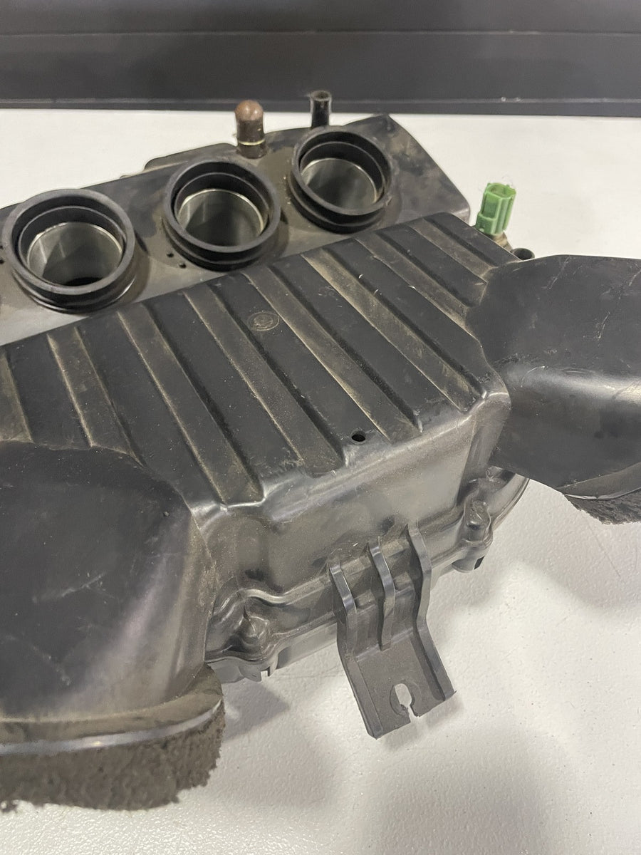 05-06 SUZUKI GSXR1000 AIRBOX AIR INTAKE FILTER BOX
