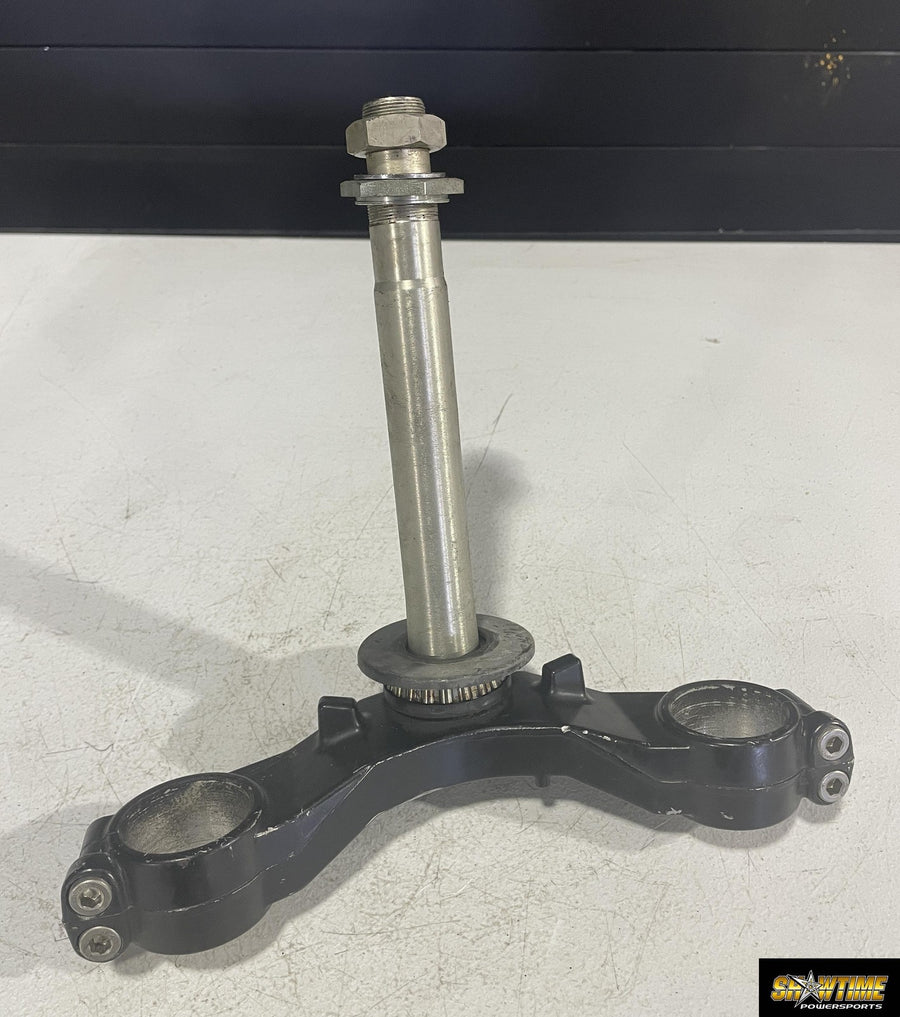 03 04 TRIUMPH DAYTONA 600 FRONT FORKS CLAMP LOWER TRIPLE TREE STEM