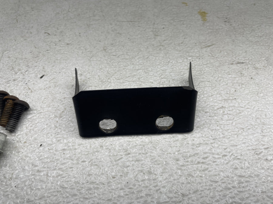 18-23 HARLEY-DAVIDSON STREET BOB MUFFLER EXHAUST PIPE BRACKET MOUNT