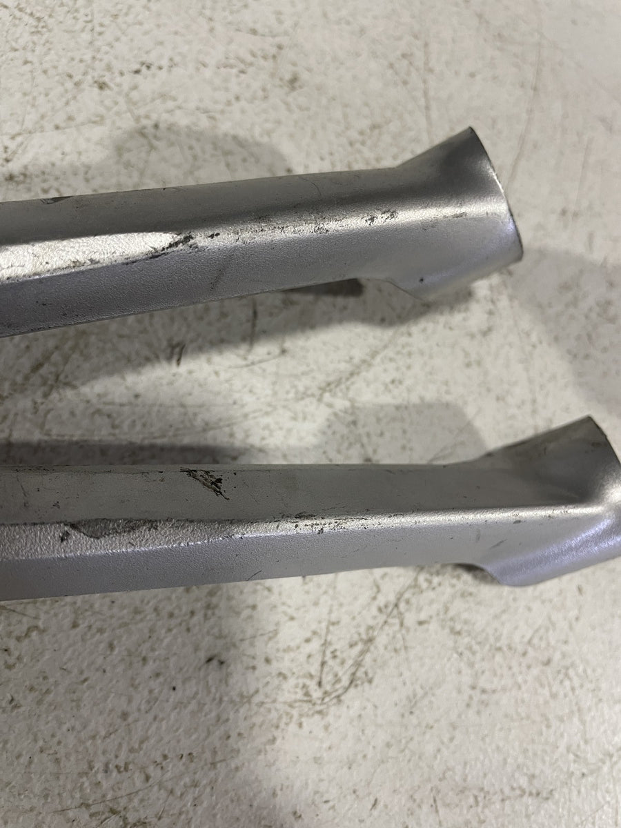 05-06 SUZUKI GSXR1000 REAR BACK PASSENGER PEG SET PAIR
