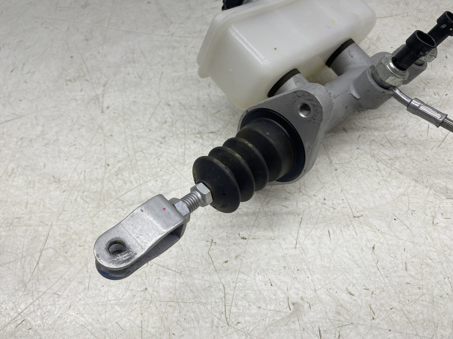 19 POLARIS SLINGSHOT SL BRAKE MASTER CYLINDER RESERVOIR