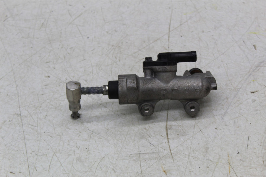 03-04 SUZUKI GSXR1000 REAR BACK BRAKE CALIPER MASTER CYLINDER RESERVOIR (READ)