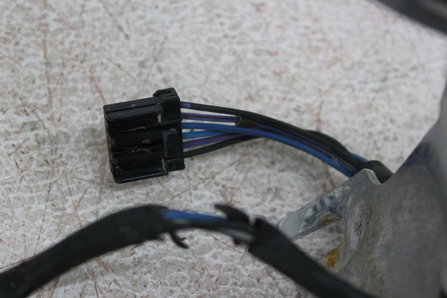 2000 HARLEY-DAVIDSON ROAD KING CLASSIC EFI FLHRCI FRONT TURN SIGNAL BAR MOUNT