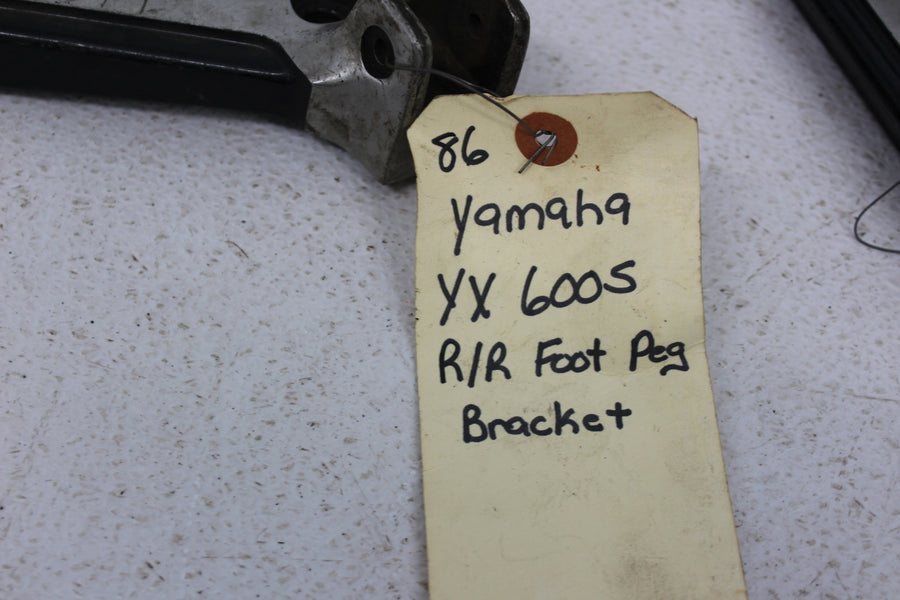 YAMAHA PEG & BRACKET PART LOT