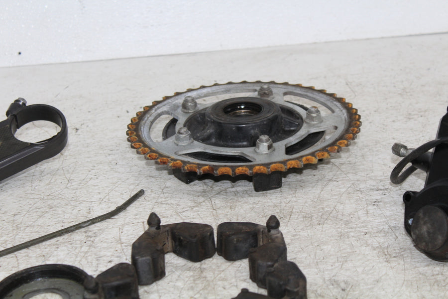 05 SUZUKI GSXR600 PARTS AND HARDWARE NUTS BOLTS HUB COVER UPPER TREE STAND MOUNT
