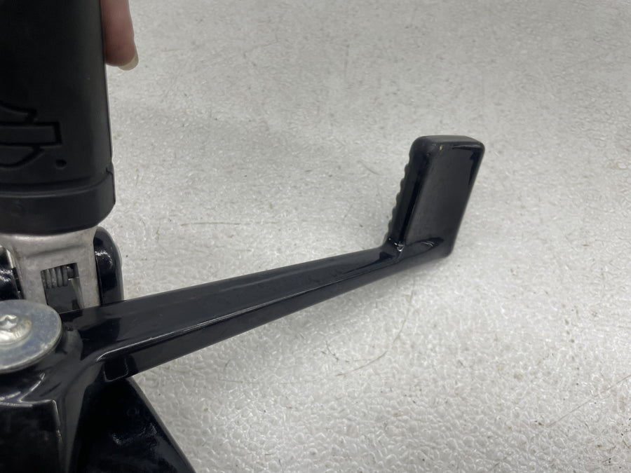 18-23 HARLEY-DAVIDSON STREET BOB RIGHT FRONT FOOT REST PEG STEP W/ BRAKE PEDAL