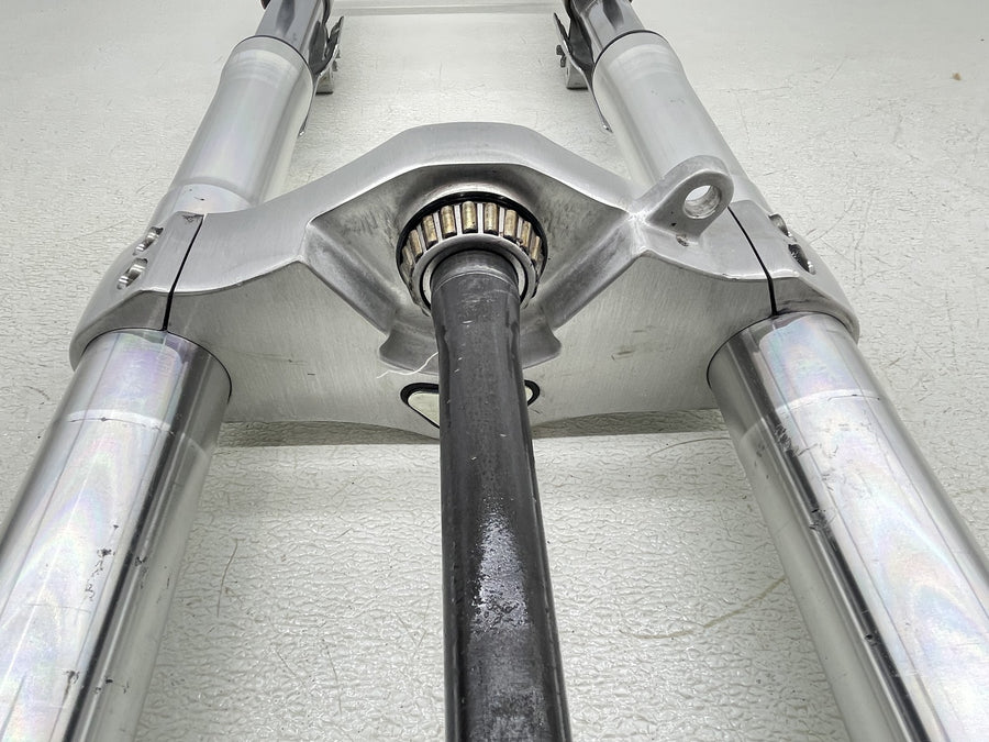 04-06 VICTORY KINGPIN FRONT FORKS SHOCK SUSPENSION TRIPLE TREE STRAIGHT