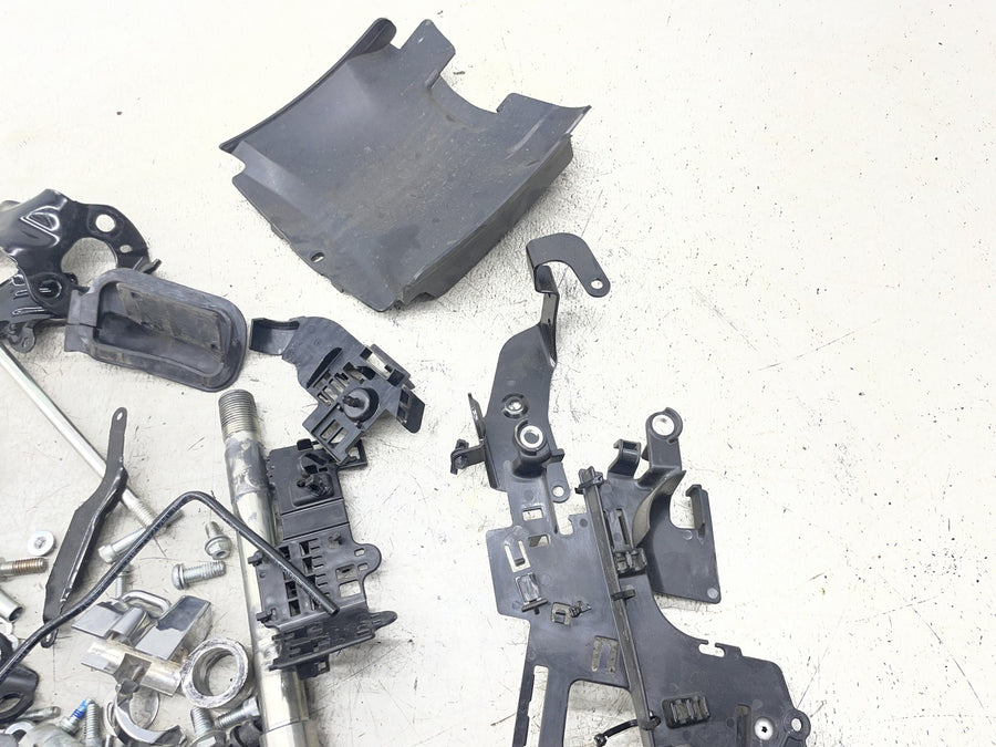 18-23 HARLEY-DAVIDSON STREET BOB PARTS HARDWARE LOT