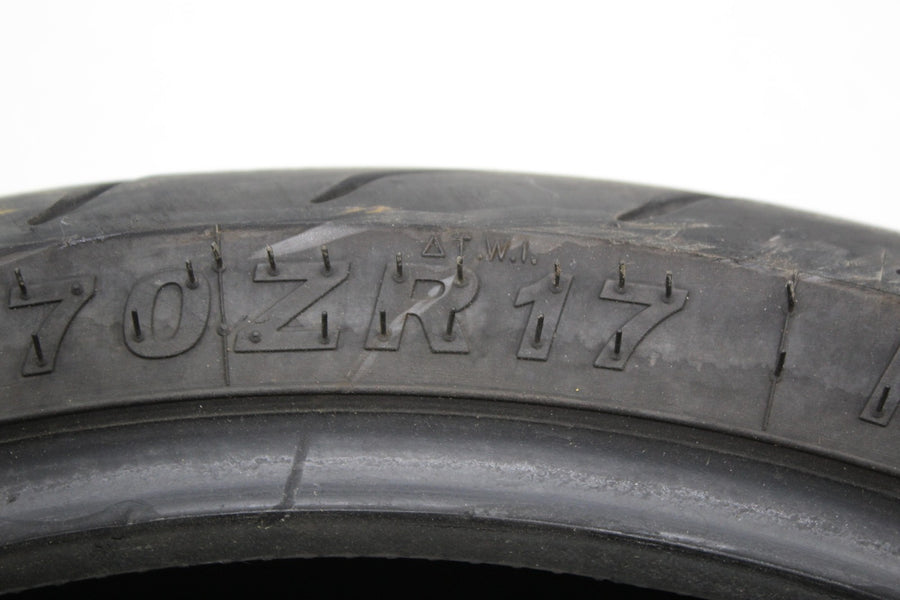 KENDA KM1 ST ROAD 120/70 ZR17 M/C (58W) FRONT TIRE (TREAD:4/32NDS)