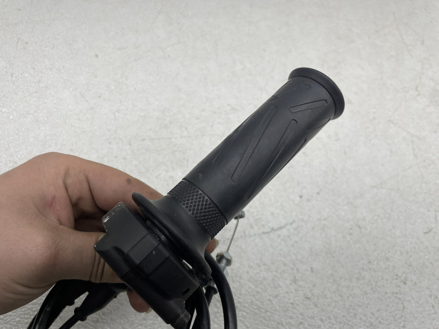 18-21 YAMAHA MT-10 THROTTLE GRIP W/ CABLE