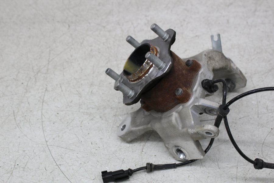19 POLARIS SLINGSHOT SL FRONT RIGHT STEERING KNUCKLE SPINDLE HUB