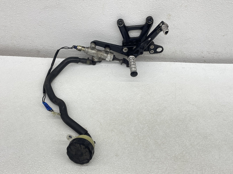 00-01 HONDA RVT1000R RC51 AFTER MARKET REARSET REAR FOOT PEGS SET BRAKE MASTER