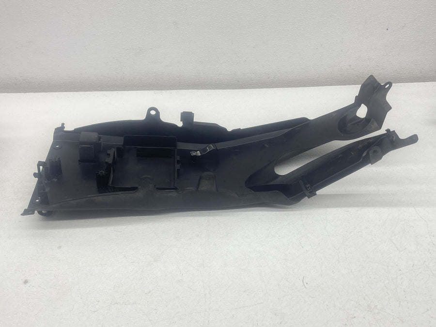 11-15 KAWASAKI NINJA ZX10R REAR BACK TAIL UNDERTAIL FAIRING COWL BATTERY TRAY