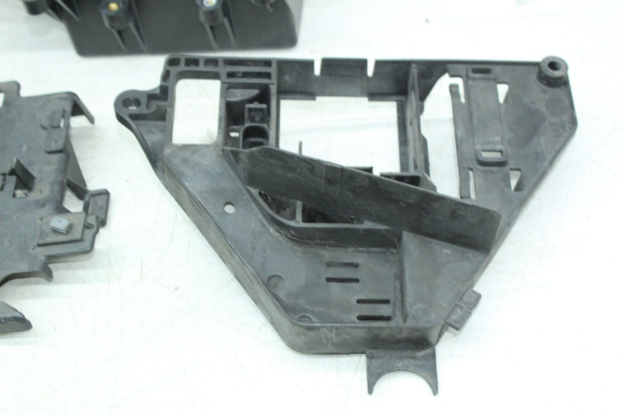 12-16 HARLEY-DAVIDSON ELECTRA GLIDE ULTRA FLHTCU BATTERY TRAY BOX HOLDER ASSY