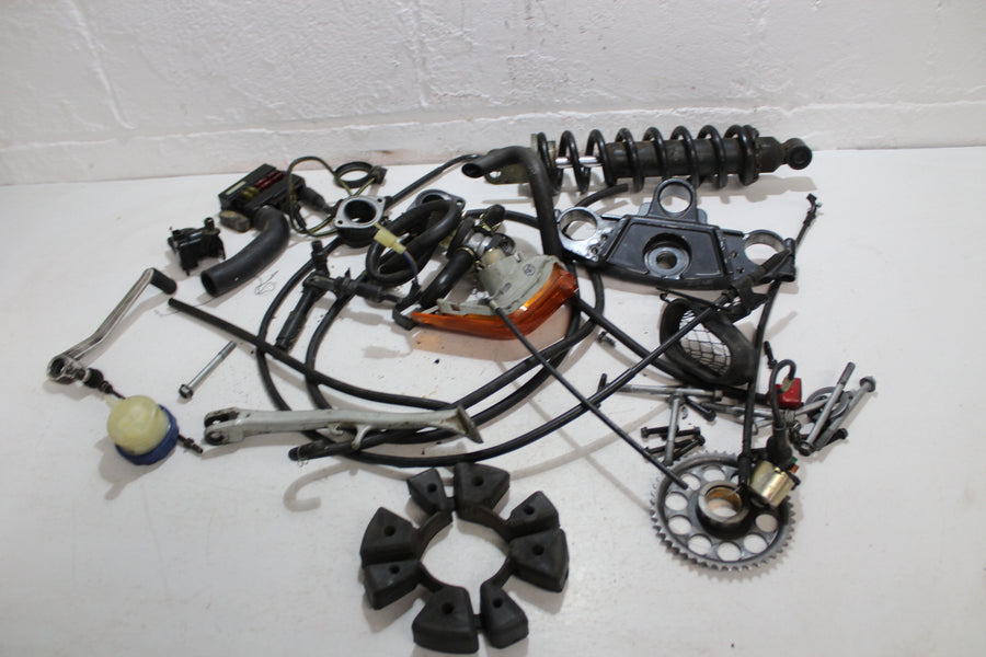 1993 KAWASAKI NINJA ZX6 ZX600E PARTS AND HARDWARE NUTS BOLTS