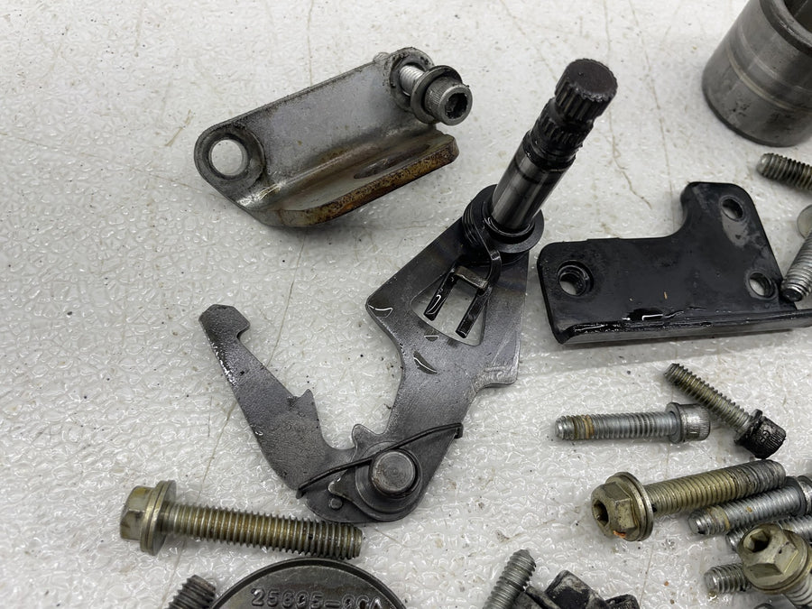 07-11 HARLEY-DAVIDSON ROAD KING CLASSIC TWIN CAM 96CI ENGINE PARTS HARDWARE LOT