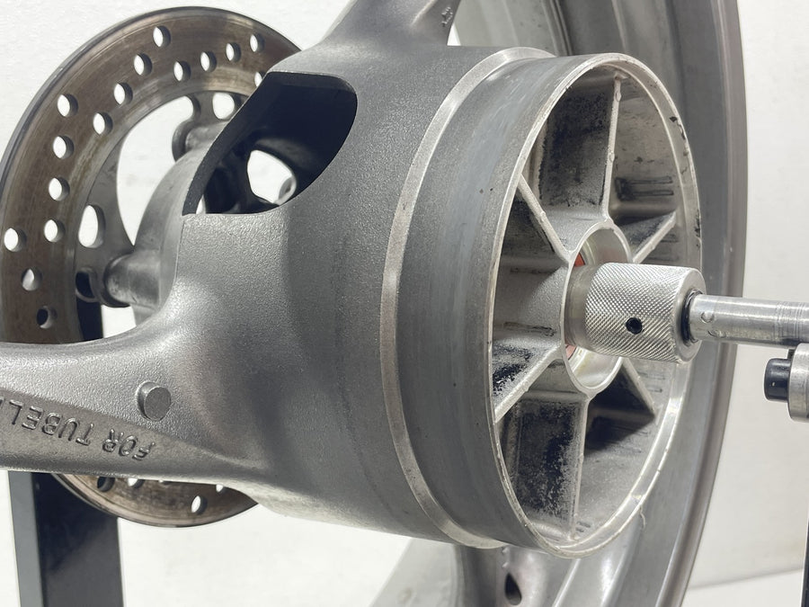 11-26 SUZUKI GSXR600 GSXR750 REAR BACK WHEEL RIM STRAIGHT 17X5.50