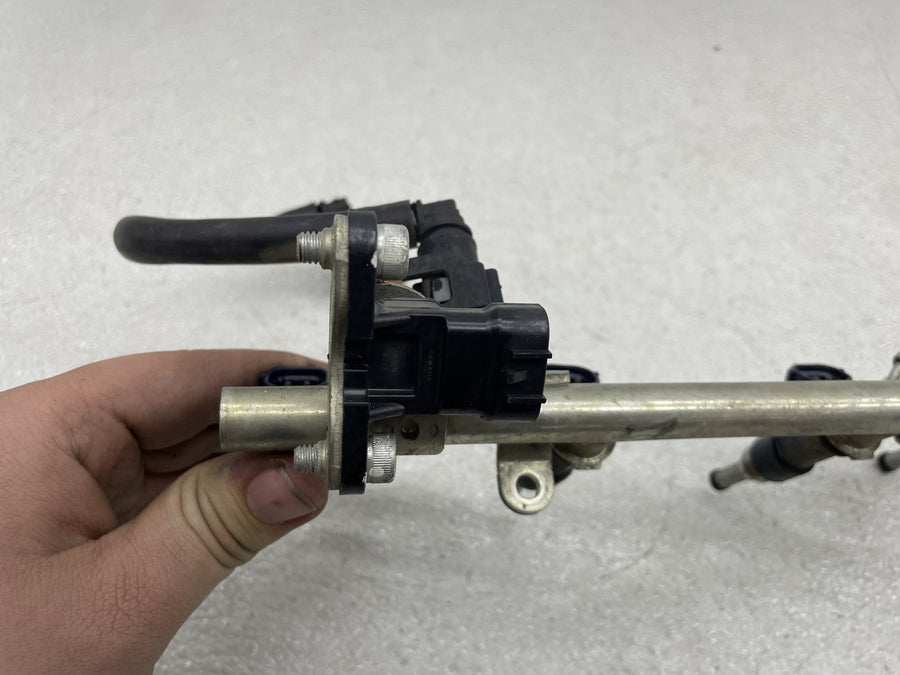 06-15 YAMAHA FZ1 FUEL INJECTORS W/ RAIL