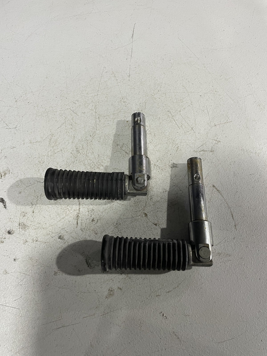 04-08 HARLEY-DAVIDSON SPORTSTER 1200 FRONT FOOT RESTS PEGS STEPS SET PAIR